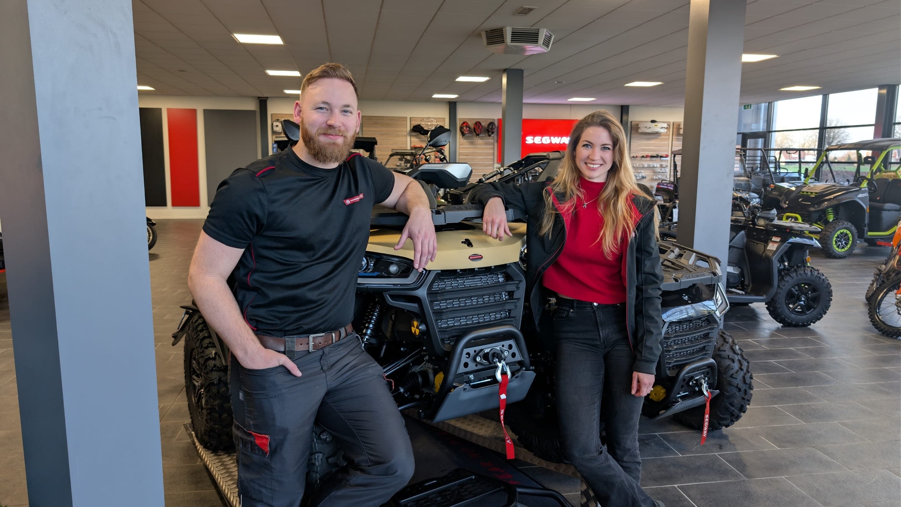 Frank Reuver en Claudia Reuver Hajo Trade Powersportcenter bij een Segway Widebody